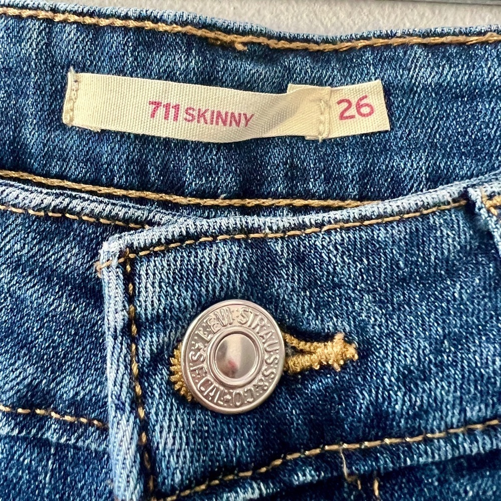 Levi's Distressed 711 Skinny Jean - Size 26 (measures 28") - Picture 9 of 11